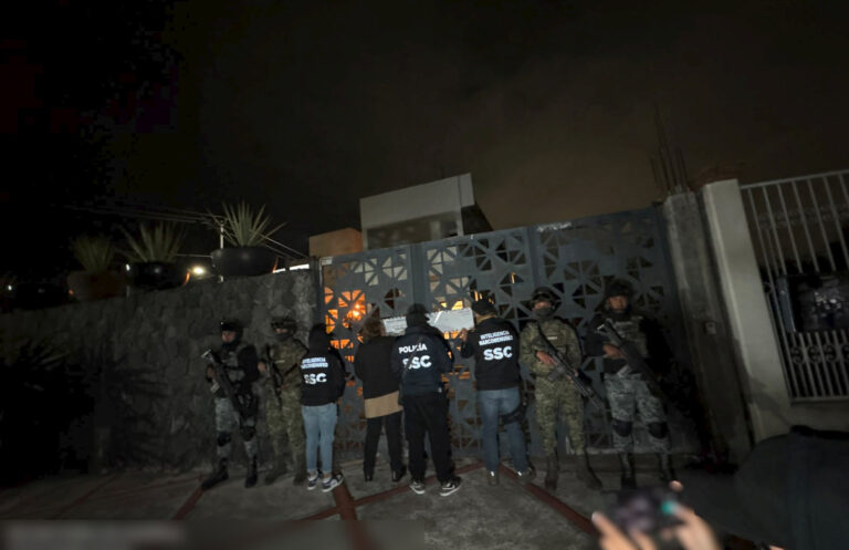 Marina participa en cateo en Tlalpan, donde se aseguraron 239 dosis de presunta droga, 2.5 kilos de presunta marihuana y un inmueble