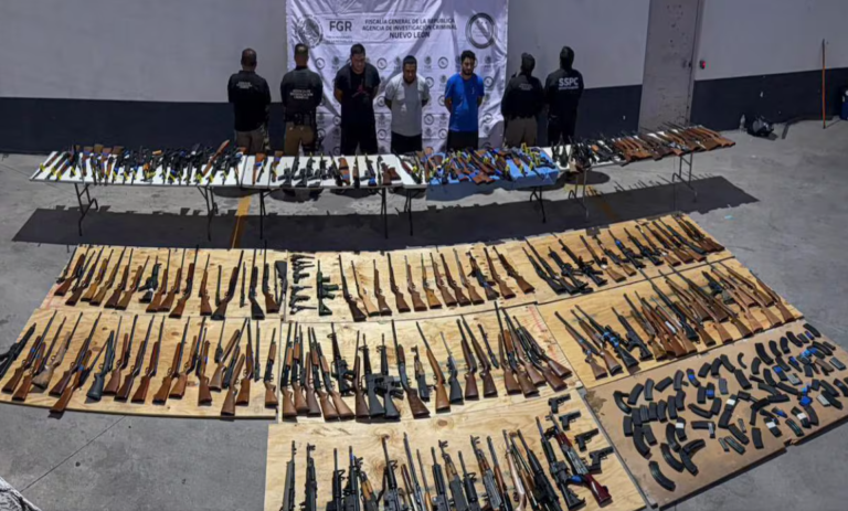 Decomisan arsenal de 210 armas procedentes de Estados Unidos rumbo a Monterrey