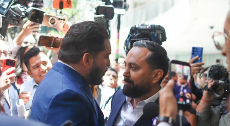 Pleito entre diputados del PRI y Morena termina en empujones durante sesión de la Comisión Permanente