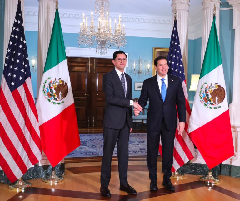 Se reúnen Roberto Velasco y Marco Rubio en Washington