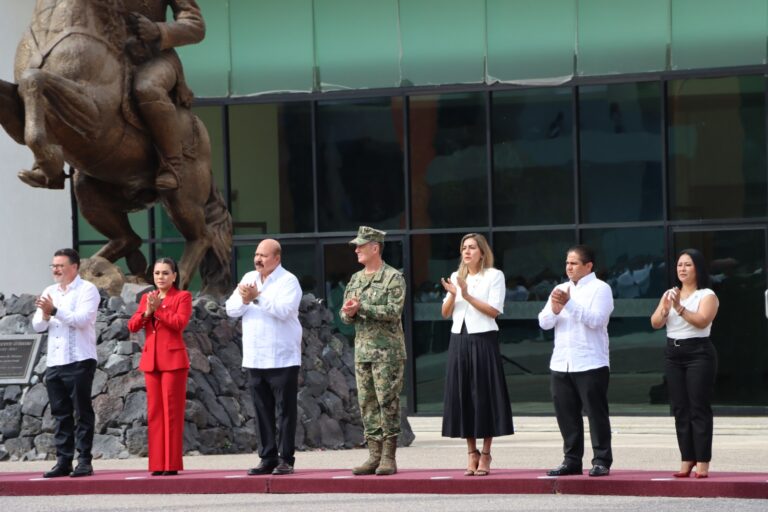 Acompaña diputado Joaquín Badillo a la gobernadora Evelyn Salgado en homenaje a la Bandera