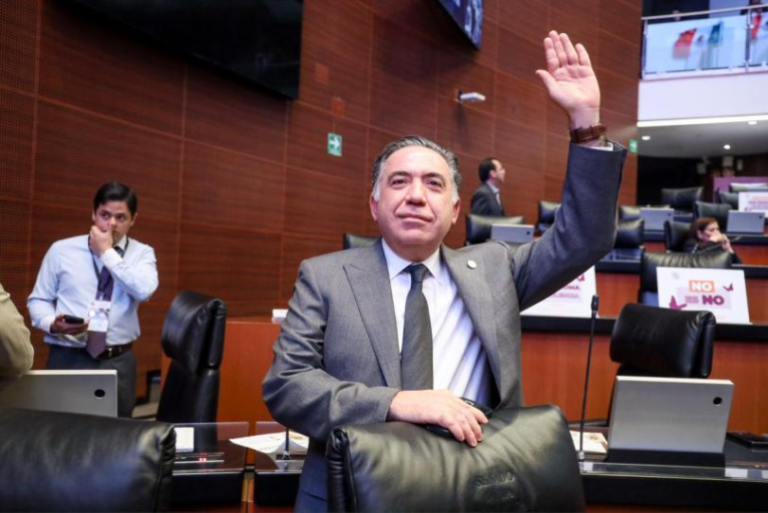 Enrique Inzunza deja la bancada de Morena y se mantendrá como senador sin grupo parlamentario